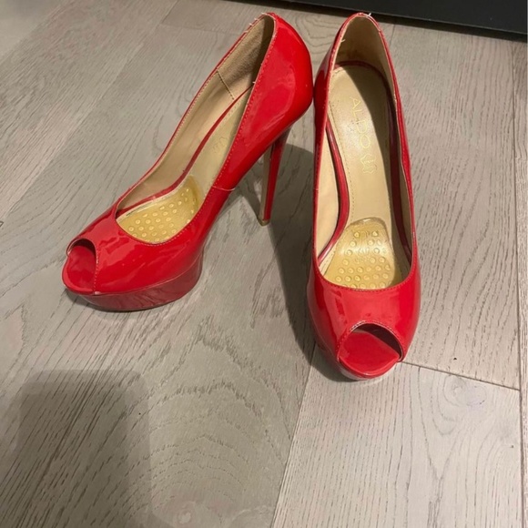 Red Aldo Platform Heel - Size 38 (Size 7.5 US) - Picture 4 of 4